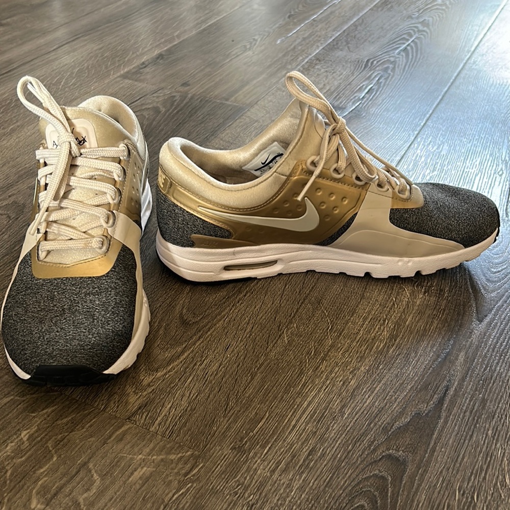 Women’s Nike air max size 8.5